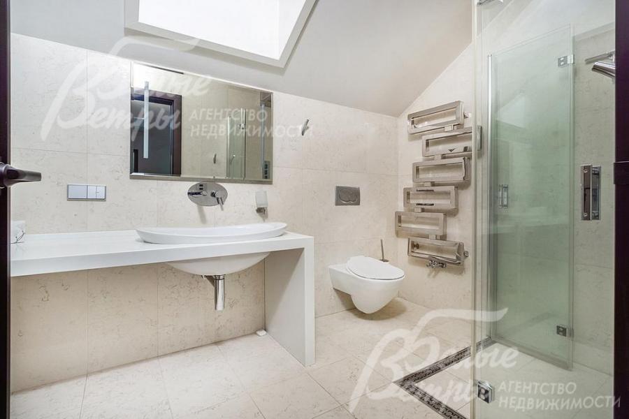 Санузел с душевой на 3ем этаже.