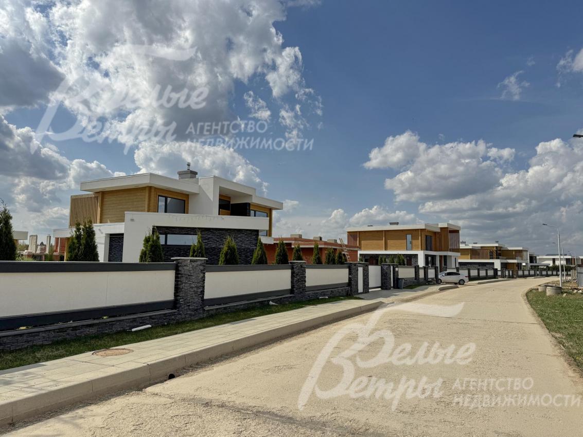 все дома в поселке в едином стиле 