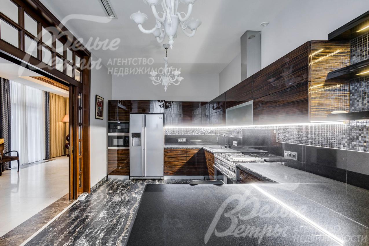 Кухня полностью оборудована встроенной техникой Miele