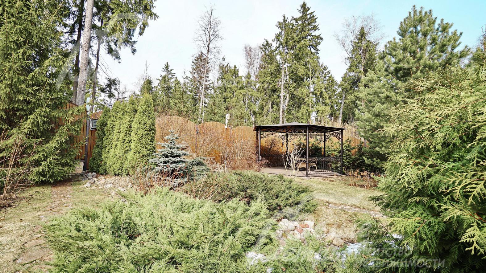 Большой красивый участок крайний к лесу