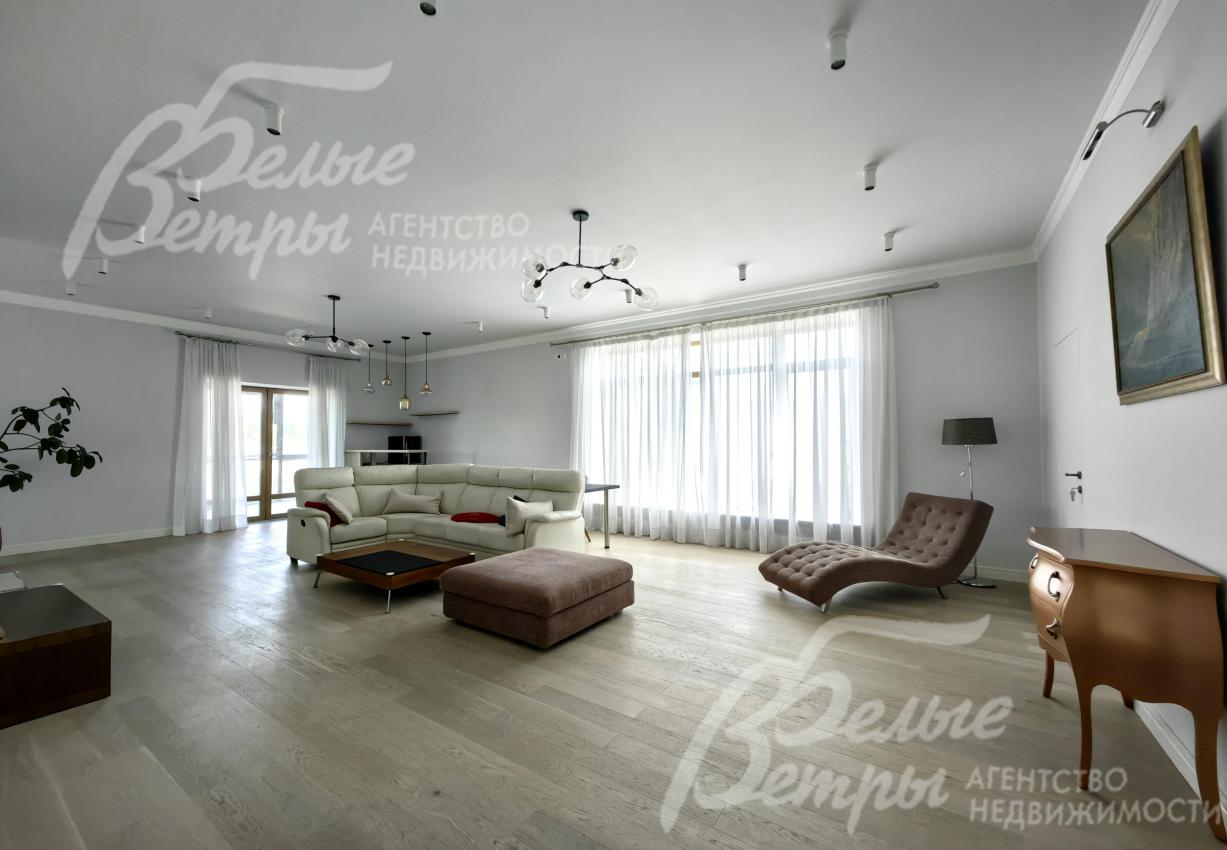 Панорамные окна в гостиной второго этажа