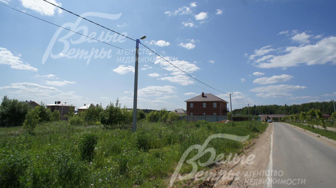 В послеке асфальтированные дороги