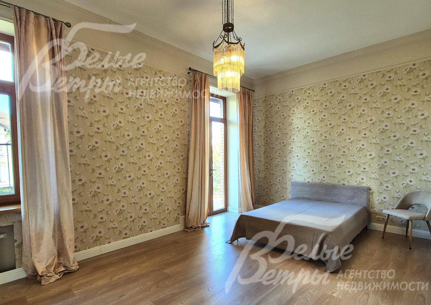 Выход на балкон из детской спальни.