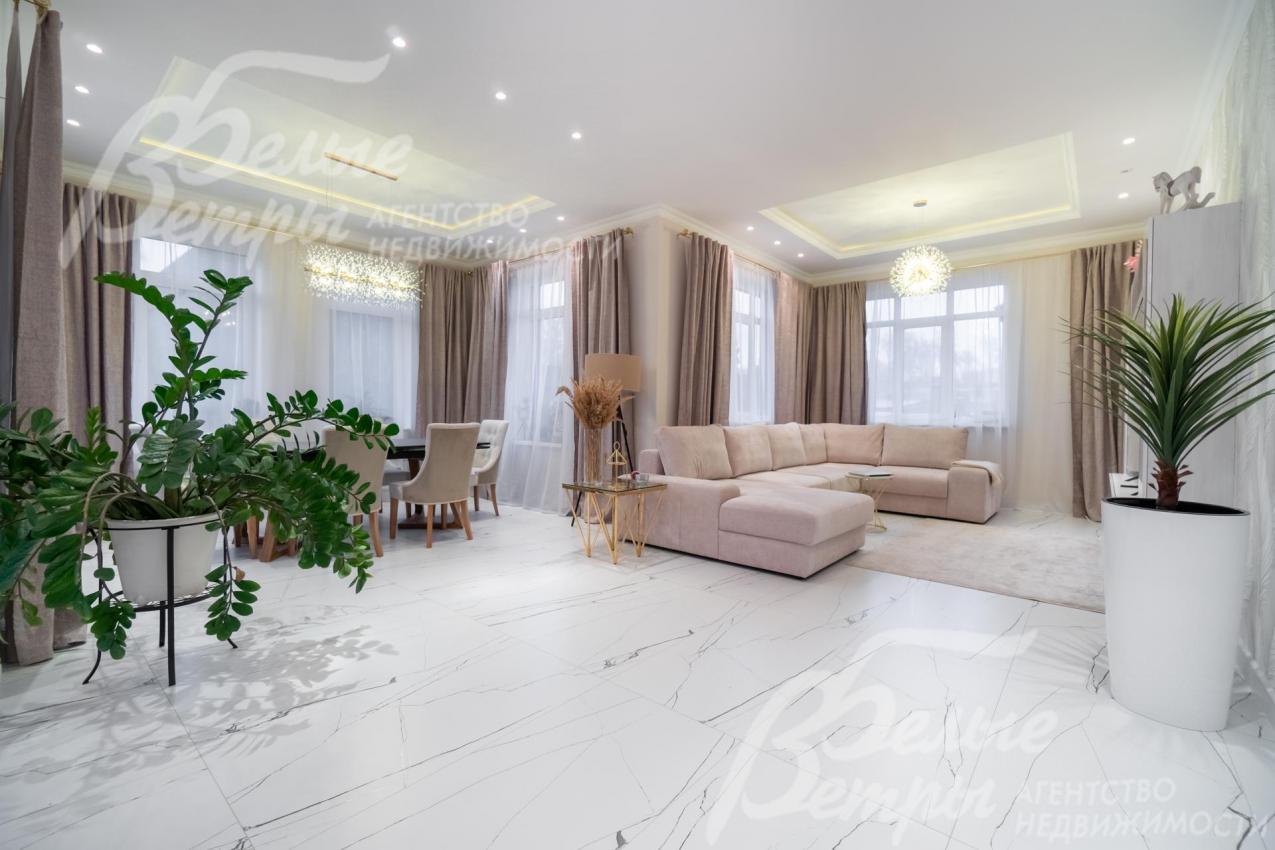 Зона гостиной и столовой