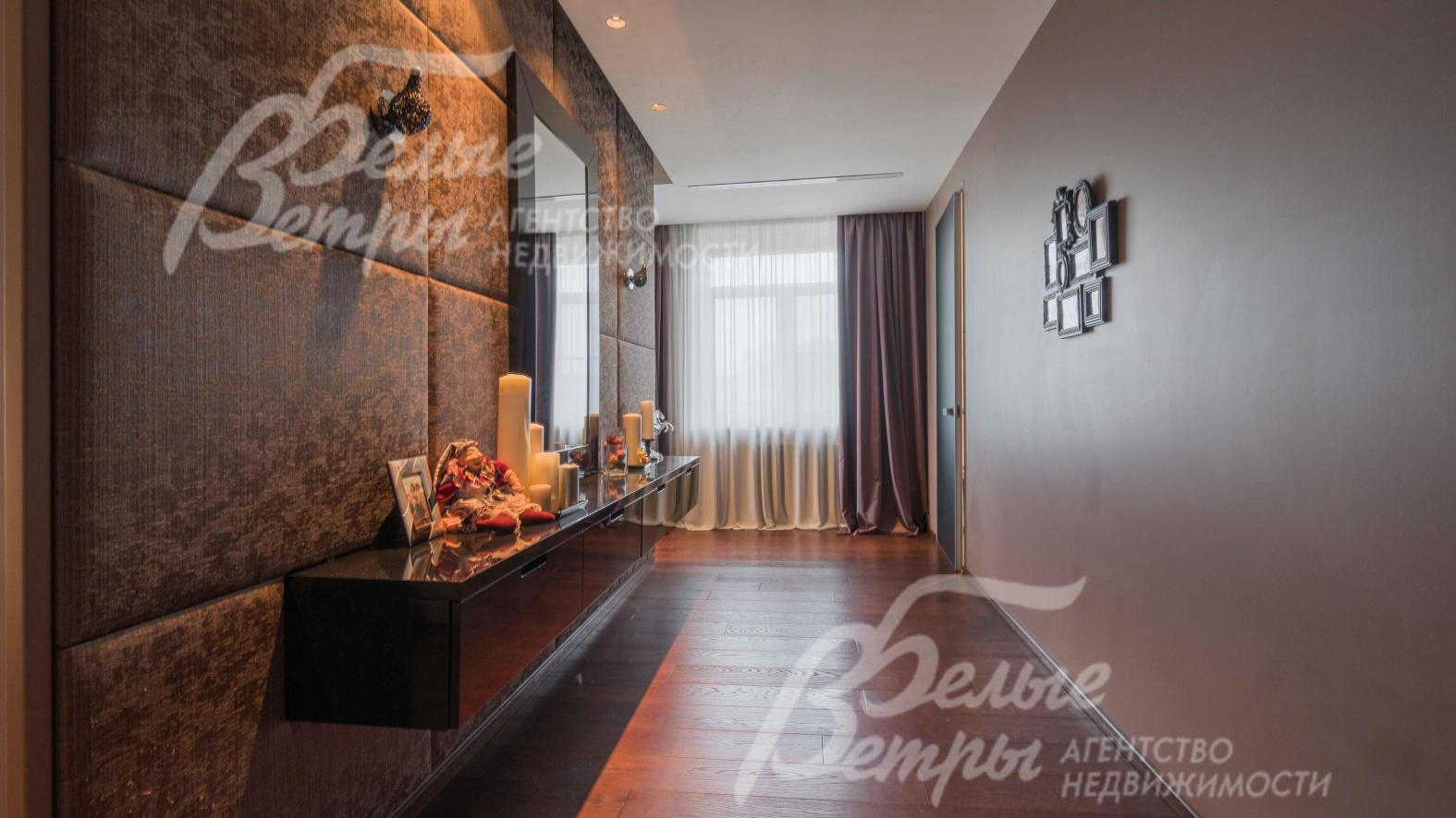 Декор на стенах из мягких панелей