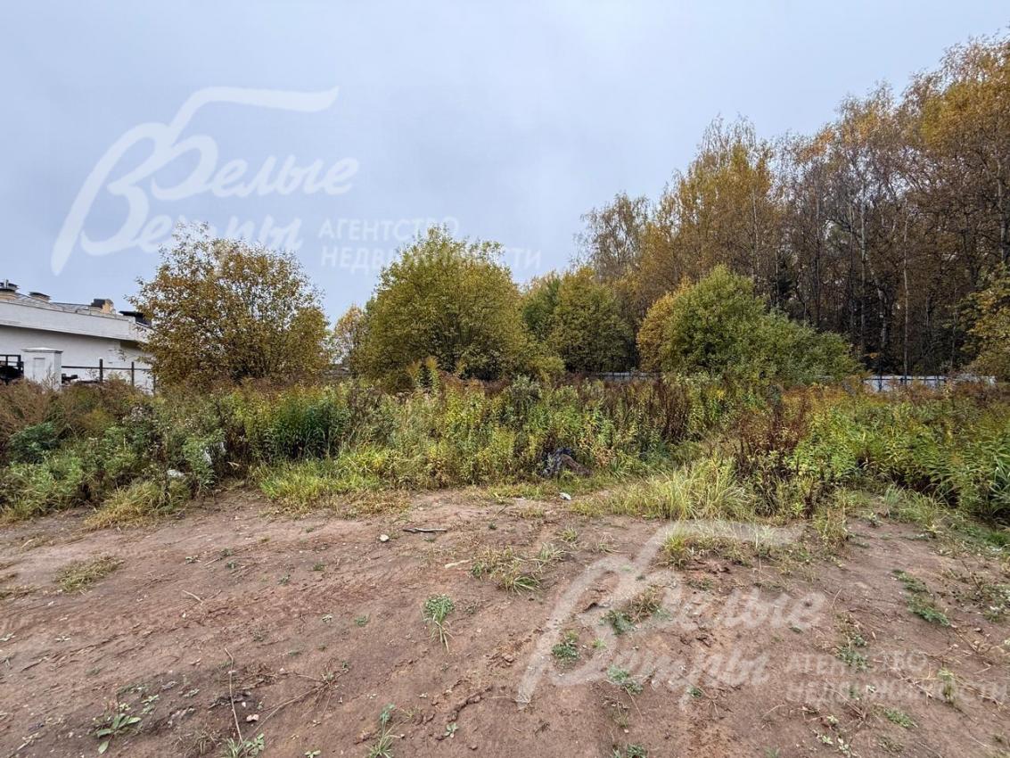 Участок находится в первой очереди сформированного коттеджного посёлка