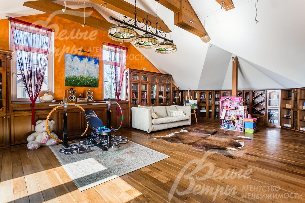 Игровая зона - тренажерный зал в мансарде