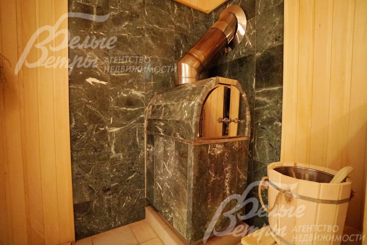 В парной дровяная печь