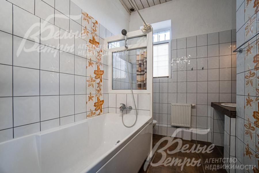 Санузел с ванной при спальне