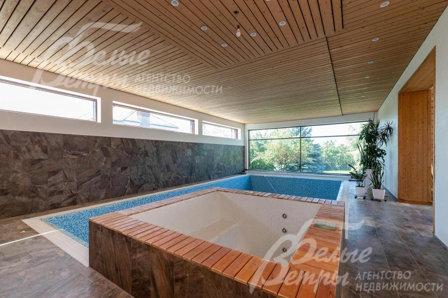 Бассейн с джакузи